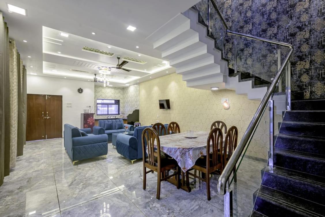 Fun Square Villa โลนาวาลา ภายนอก รูปภาพ