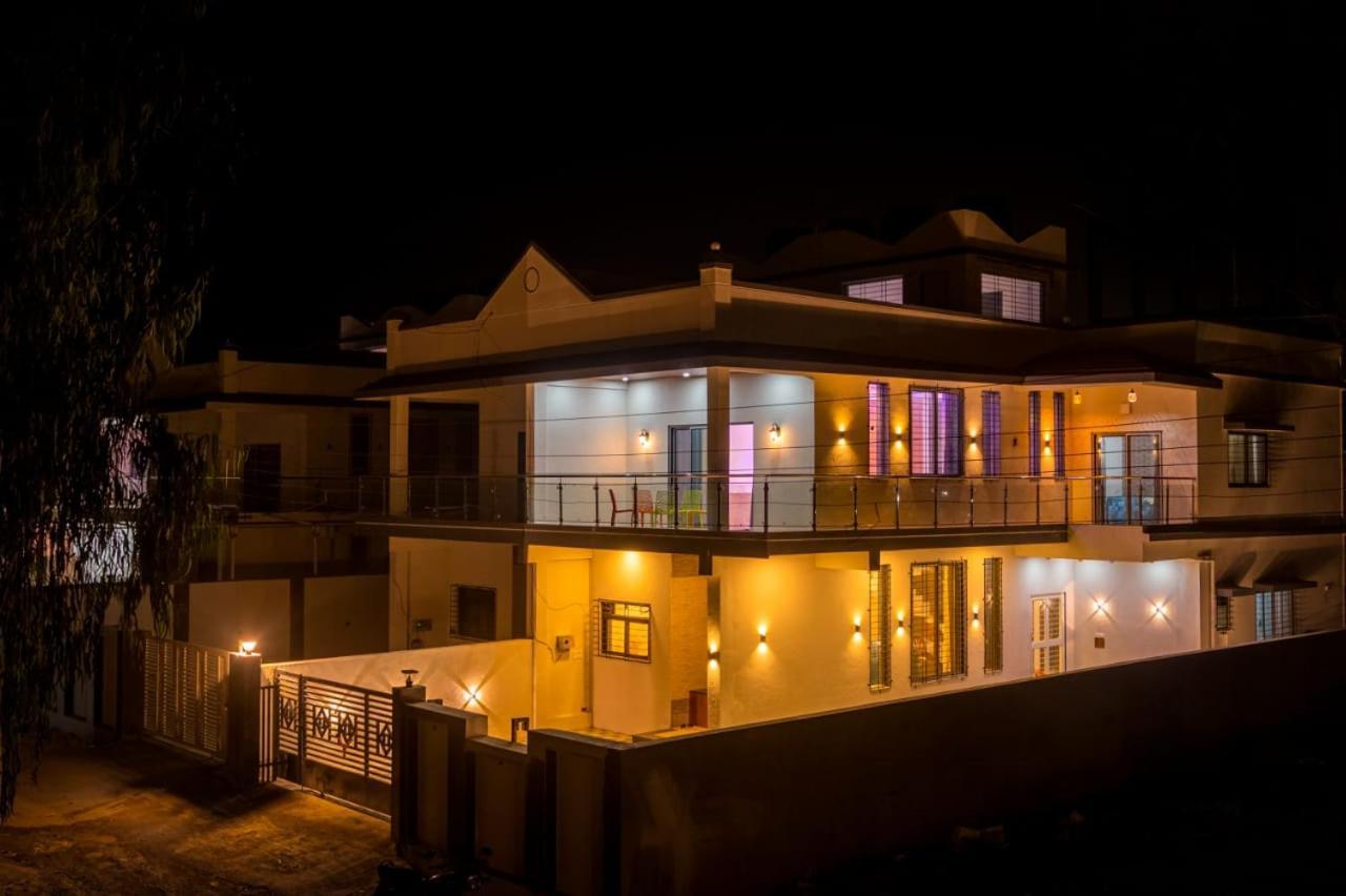 Fun Square Villa โลนาวาลา ภายนอก รูปภาพ
